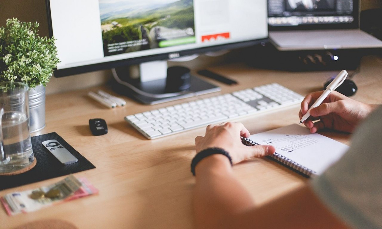 Ξεκίνησαν οι αιτήσεις για το νέο πρόγραμμα απόκτησης επαγγελματικής εμπειρίας με αποζημίωση 704 ευρώ