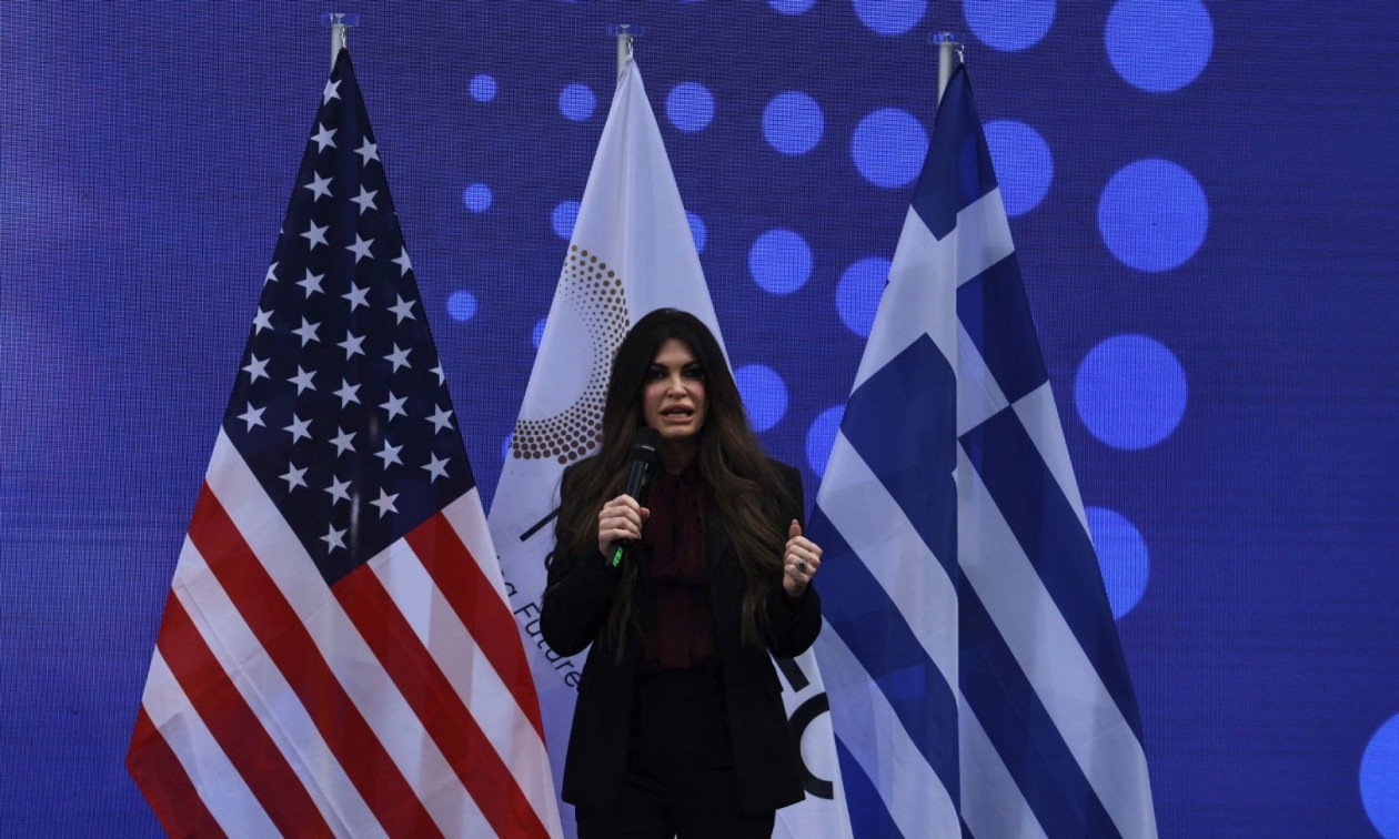 Γιώργος Μπαμπινιώτης: Πρέσβης ή πρέσβειρα η Κίμπερλι Γκιλφόιλ