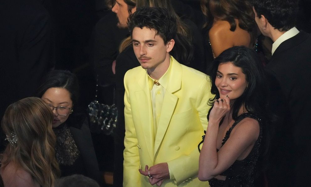 Χώρισαν η Κάιλι Τζένερ και ο Τιμοτέ Σαλαμέ: «Είναι τρελή μαζί του, τον κυνηγάει»