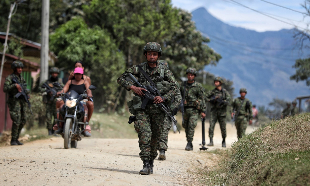 Κολομβία: 19 αντάρτες σκοτώθηκαν σε αεροπορικούς βομβαρδισμούς του στρατού