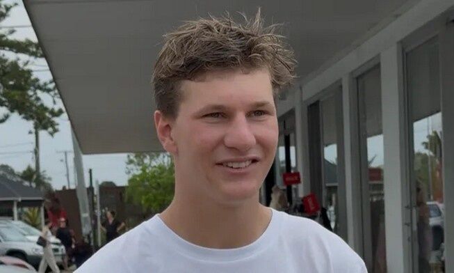 Έφηβος στην Αυστραλία επέστρεψε 3.500 δολάρια που βρήκε στο έδαφος – Η τιμιότητά του απέδωσε καρπούς