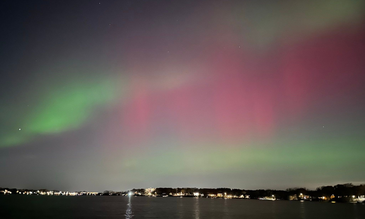 Μαγευτικές εικόνες: Το βόρειο σέλας εμφανίστηκε πάνω από τις Άλπεις – Δείτε βίντεο
