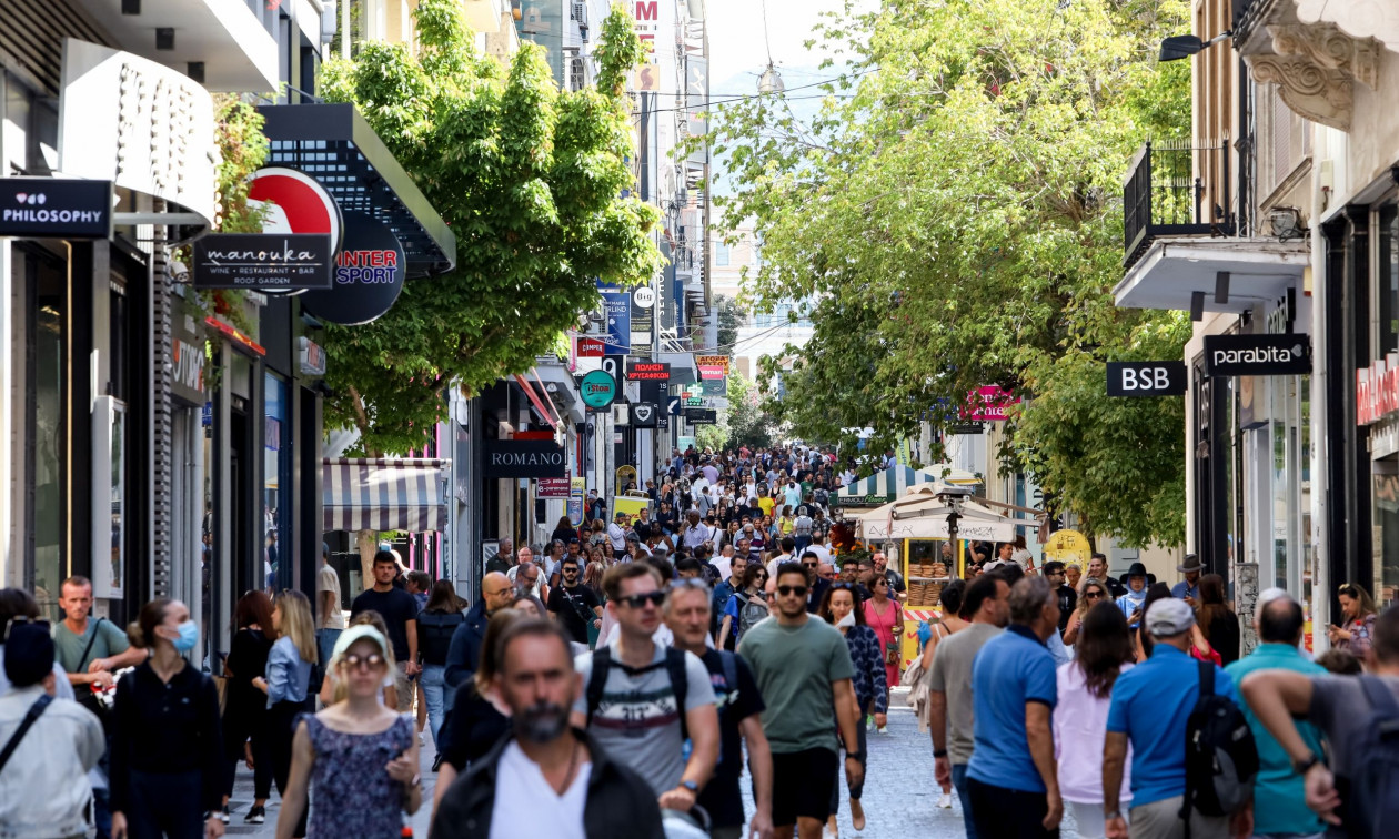 Gen Z: Το 72% δεν βλέπει επαγγελματικές προοπτικές στην Ελλάδα – Οι απόψεις της για το μέλλον