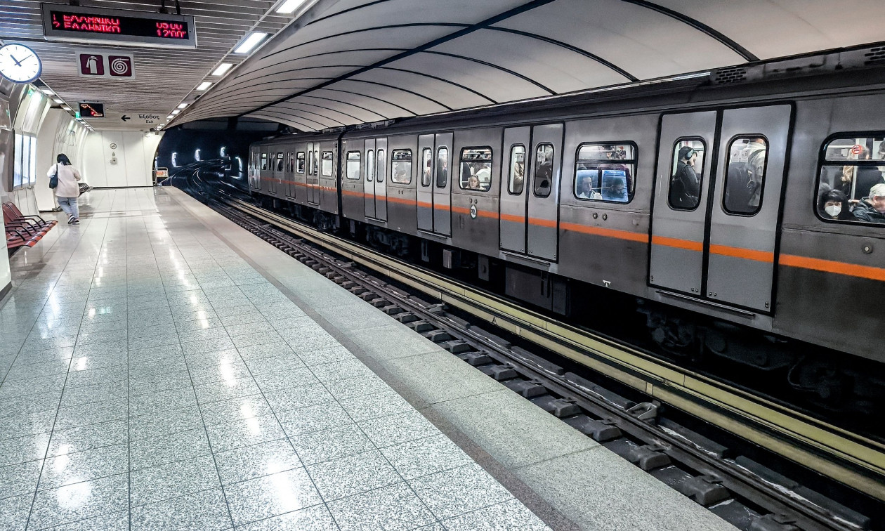 Εκκενώθηκε συρμός του μετρό στο Μοναστηράκι λόγω καπνών