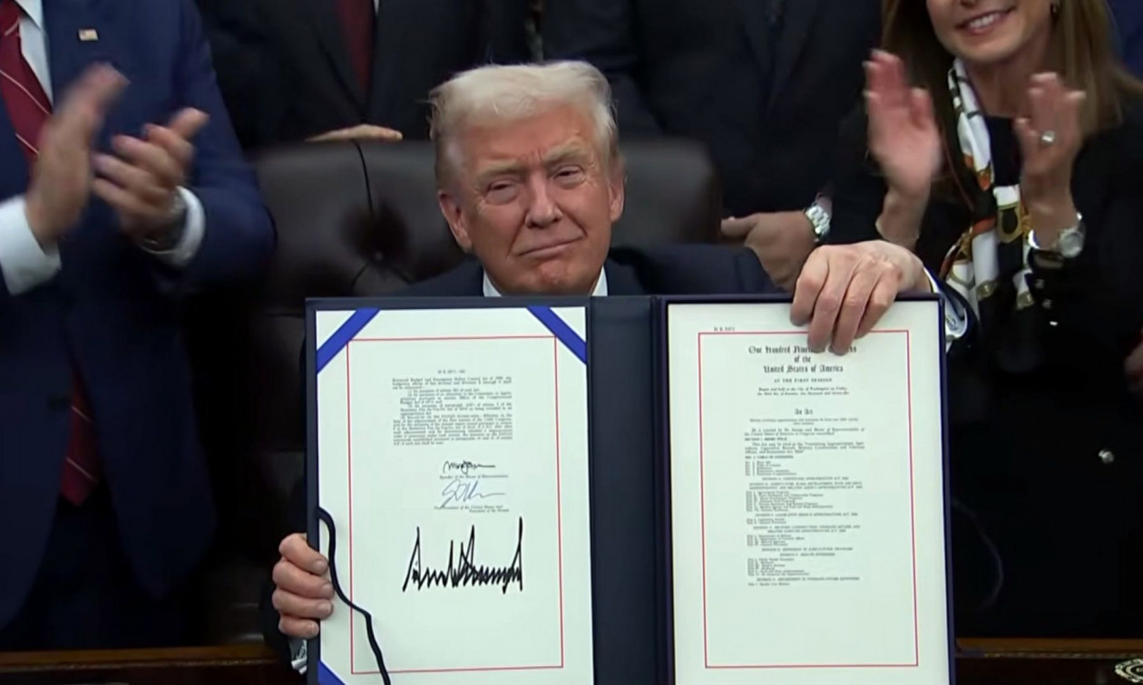 Τέλος στο μακροβιότερο shutdown στις ΗΠΑ με υπογραφή Τραμπ – Επανεκκινεί η ομοσπονδιακή κυβέρνηση