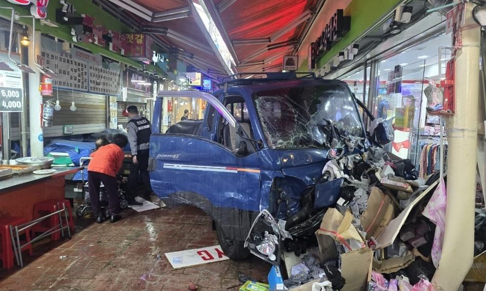 Συναγερμός στη Νότια Κορέα: Φορτηγό έπεσε σε πλήθος σε αγορά – Δύο νεκροί και 18 τραυματίες