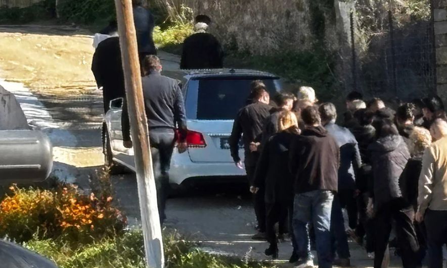 Αχαΐα: Σπαραγμός στην κηδεία του 3χρονου Ανδρέα – «Πού είσαι αγάπη μου» φώναζε η μητέρα του