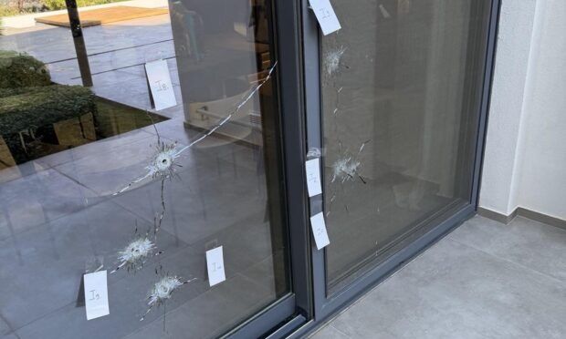 Ρόδος: «Γάζωσαν» με 14 σφαίρες το σπίτι επιχειρηματία