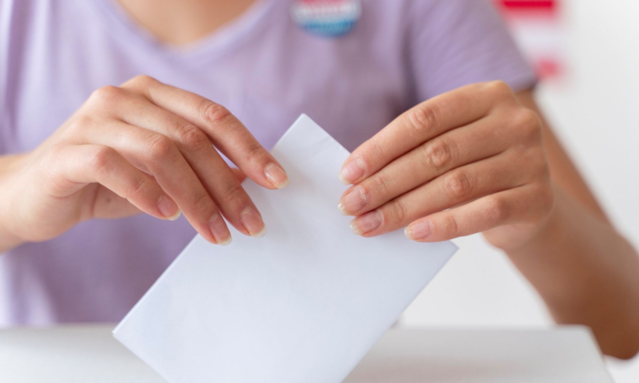 Δημοσκόπηση OPINION: Διπλάσιο προβάδισμα ΝΔ  – Ποιοι θα ψήφιζαν Τσίπρα, Σαμαρά