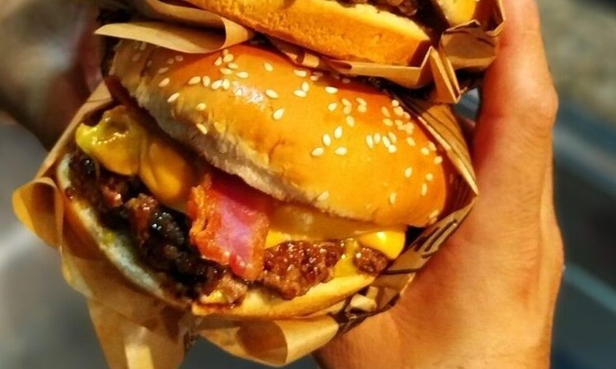 Κορωπί: Μάχη για τη ζωή του δίνει ο 22χρονος που κατάπιε αμάσητο κομμάτι μπέργκερ