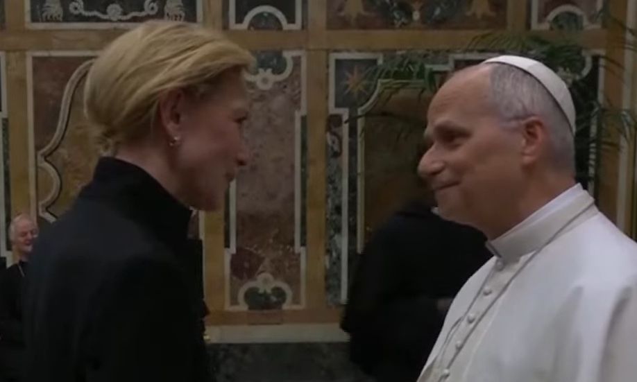 Ο Πάπας Λέων συναντά τους σταρ του Χόλιγουντ: «Κόκκινο χαλί» στο Βατικανό