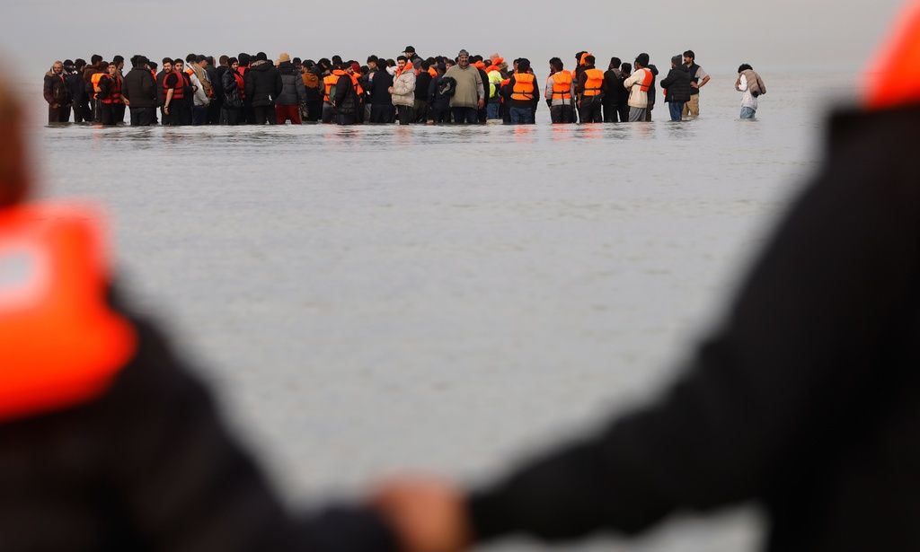 Βρετανία: Αυστηροποιείται το πλαίσιο για τους πρόσφυγες – 20 χρόνια αναμονή για μόνιμη εγκατάσταση