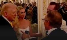 Εμφάνιση – έκπληξη του Ντόναλντ Τραμπ σε γάμο στη Φλόριντα: «Τι όμορφο ζευγάρι»