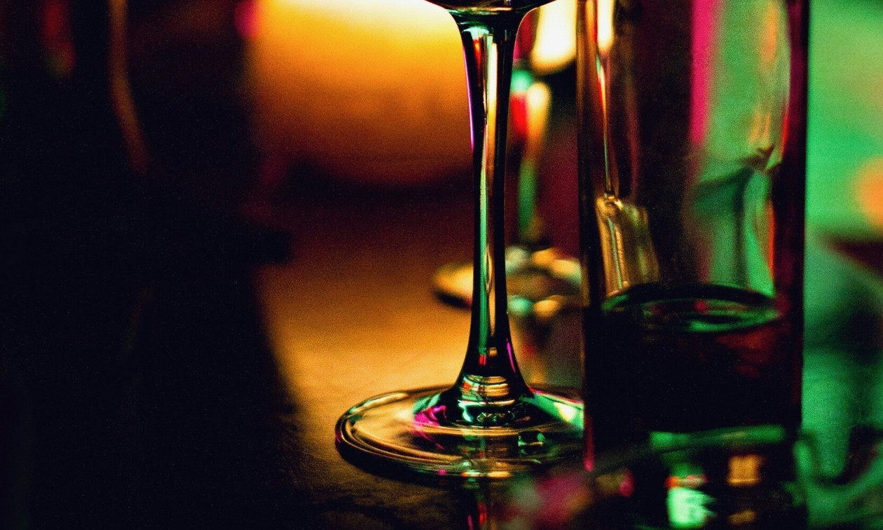 Πρέβεζα: 16χρονη στο νοσοκομείο από κατανάλωση αλκοόλ – Χειροπέδες σε ιδιοκτήτη καταστήματος