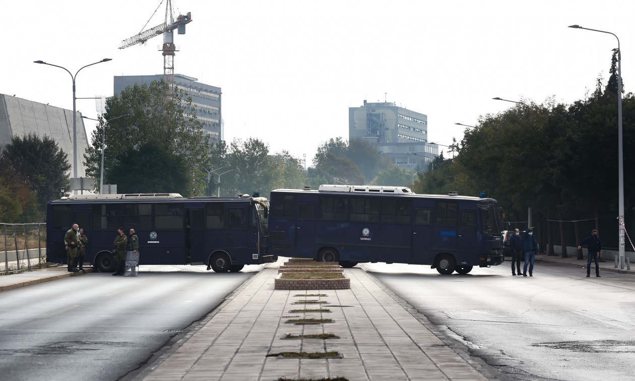 Θεσσαλονίκη: Καταθέσεις στεφάνων και έκτακτα μέτρα κυκλοφορίας για τη 52η επέτειο του Πολυτεχνείου