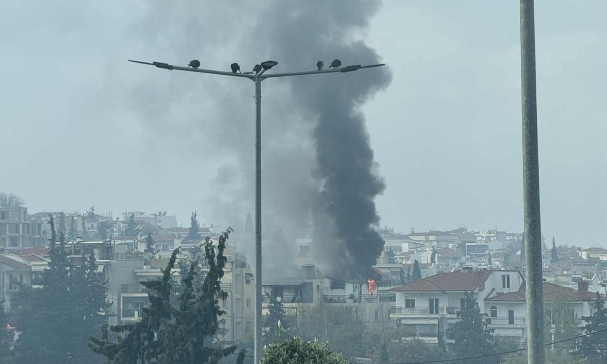Φωτιά τώρα σε διαμέρισμα στη Θεσσαλονίκη – Μεγάλη κινητοποίηση της Πυροσβεστικής