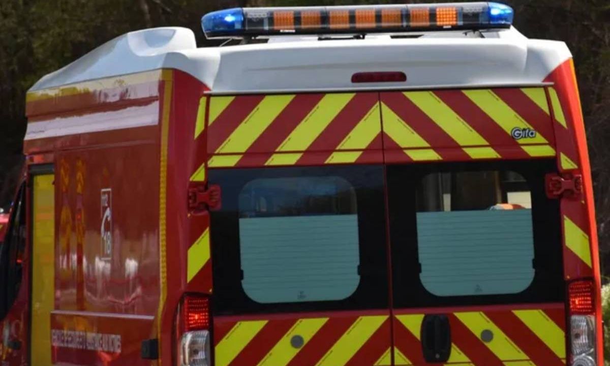 Σοκ στη Γαλλία: Γυναίκα αυτοκτόνησε με αλυσοπρίονο σε πάρκινγκ καταστήματος – Έκοψε τον λαιμό της