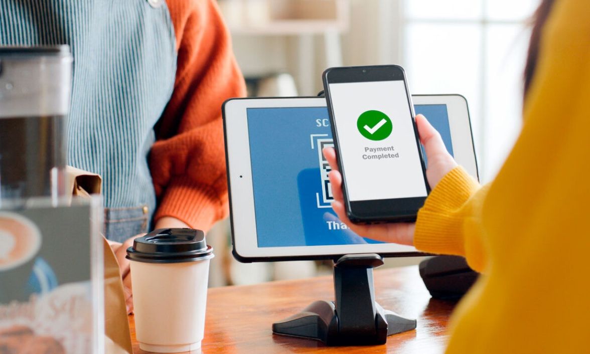 ΑΑΔΕ: Υποχρεωτική η πληρωμή με IRIS από 1/12 στις λιανικές συναλλαγές