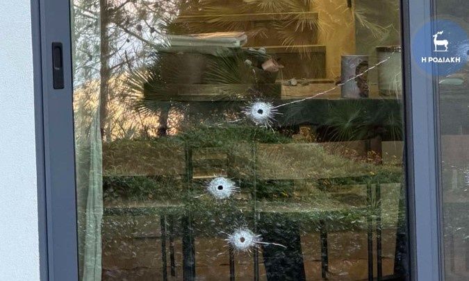 Ρόδος: Η στιγμή που γαζώνουν σπίτι επιχειρηματία – Βίντεο κατέγραψε τον ήχο από τις σφαίρες