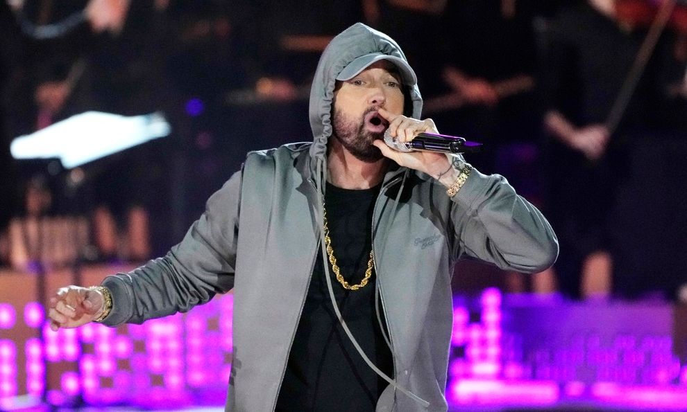 Ο Eminem κατέθεσε αγωγή εναντίον της αυστραλιανής μάρκας μαγιό «Swim Shady»