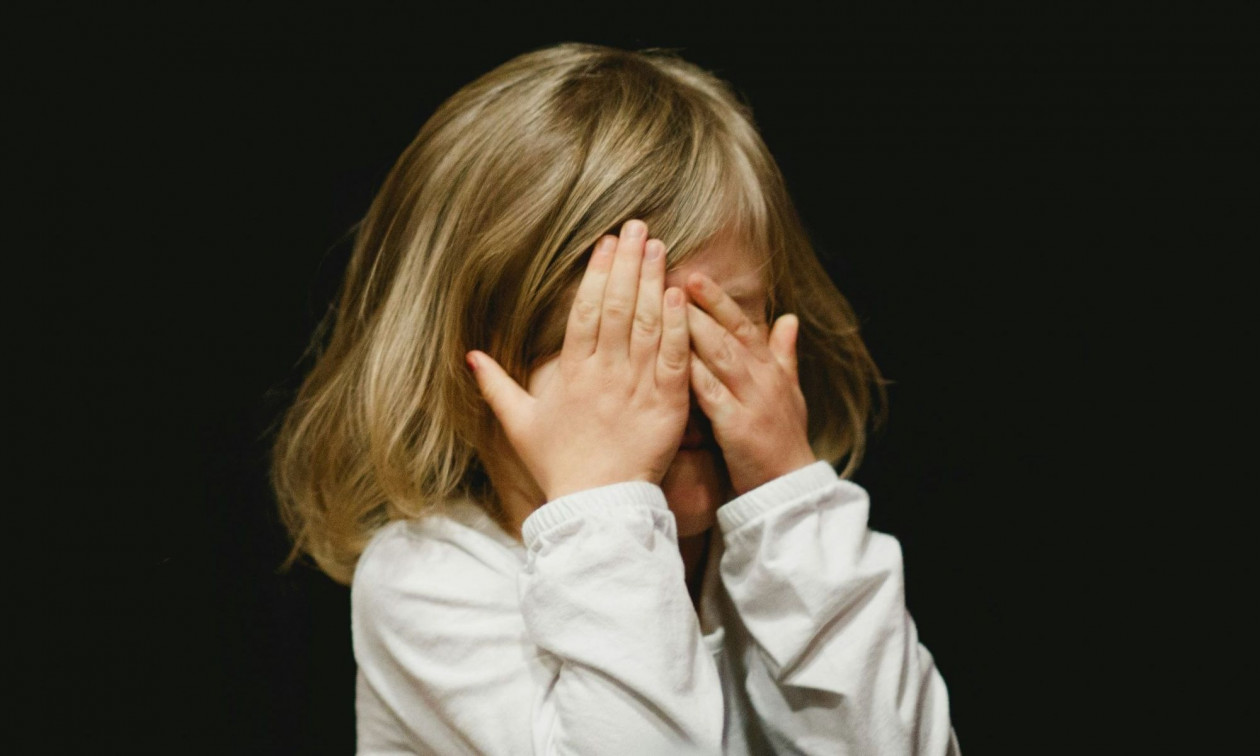 Θεσσαλονίκη: Στη φυλακή 51χρονος που βίαζε τη 12χρονη φίλη της κόρης του