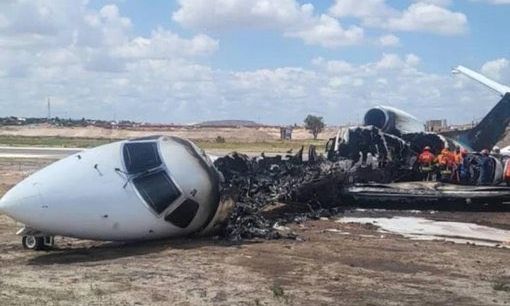 ΛΔ Κονγκό: Η στιγμή της βαριάς προσγείωσης του αεροσκάφους με τον υπουργό Ορυχείων – Βίντεο