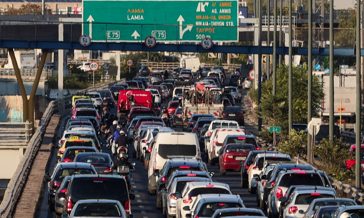 Κίνηση τώρα: Χάος στον Κηφισό – Καθυστερήσεις και στην Αττική Οδό