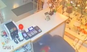 Περιστέρι: Τα έκαναν «γυαλιά καρφιά» και άδειασαν μαγαζί με ηλεκτρονικά είδη – Δείτε βίντεο