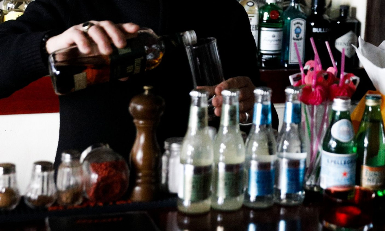 Τέλος στην πώληση καπνού και αλκοόλ σε ανηλίκους – Έρχεται ηλεκτρονικό μητρώο ελέγχου προϊόντων