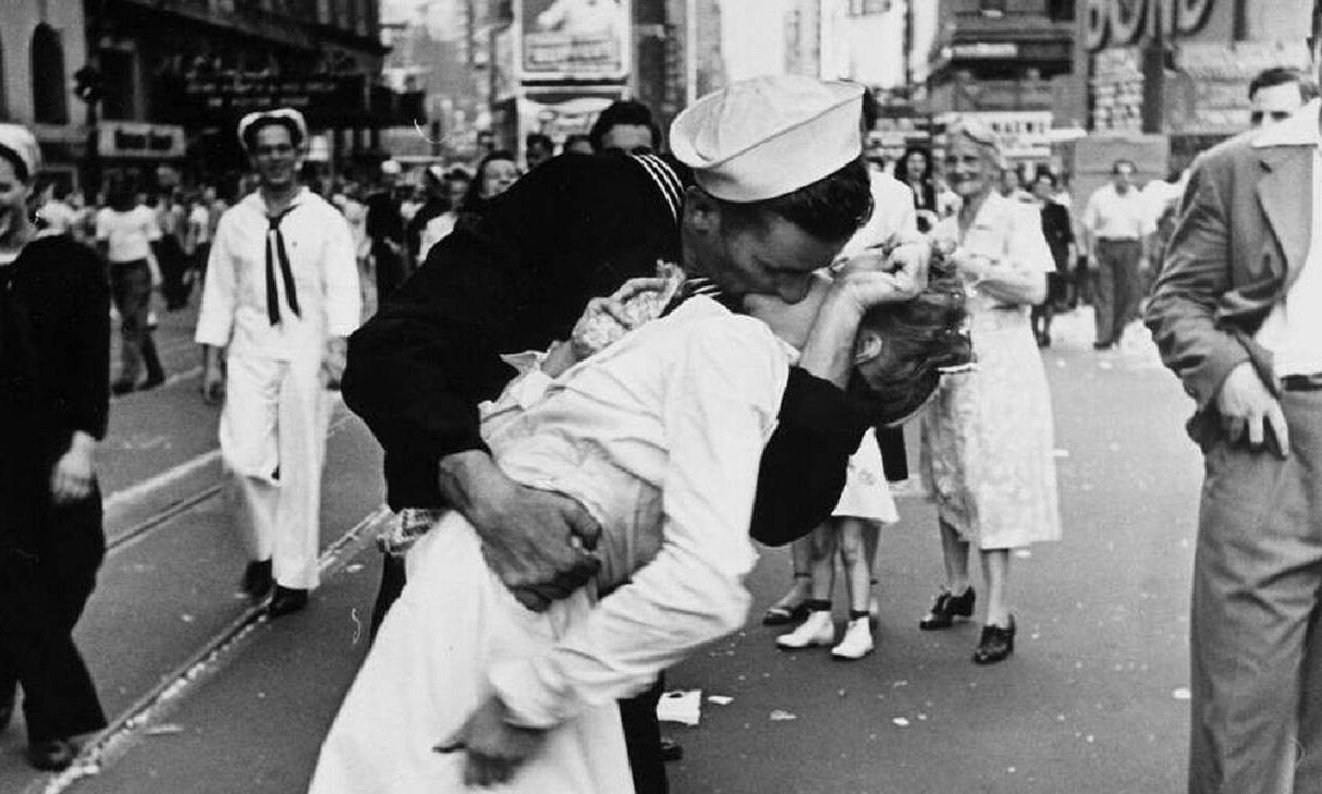 Το πρώτο φιλί δόθηκε πριν από… 20 εκατομμύρια χρόνια (!)