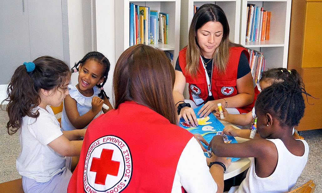 Ο Ελληνικός Ερυθρός Σταυρός υποστηρίζει κάθε χρόνο πάνω από 8.500 παιδιά που χρειάζονται στήριξη
