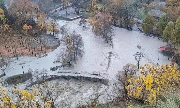 Υπερχείλισε ο Αλιάκμονας στο Νεστόριο Καστοριάς – Δείτε βίντεο