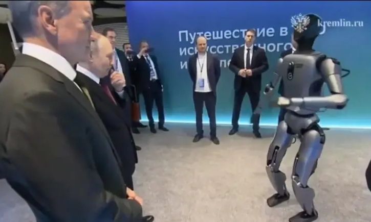 Ρωσία: Ρομπότ τεχνητής νοημοσύνης… χόρεψε για τον Πούτιν – Δείτε βίντεο