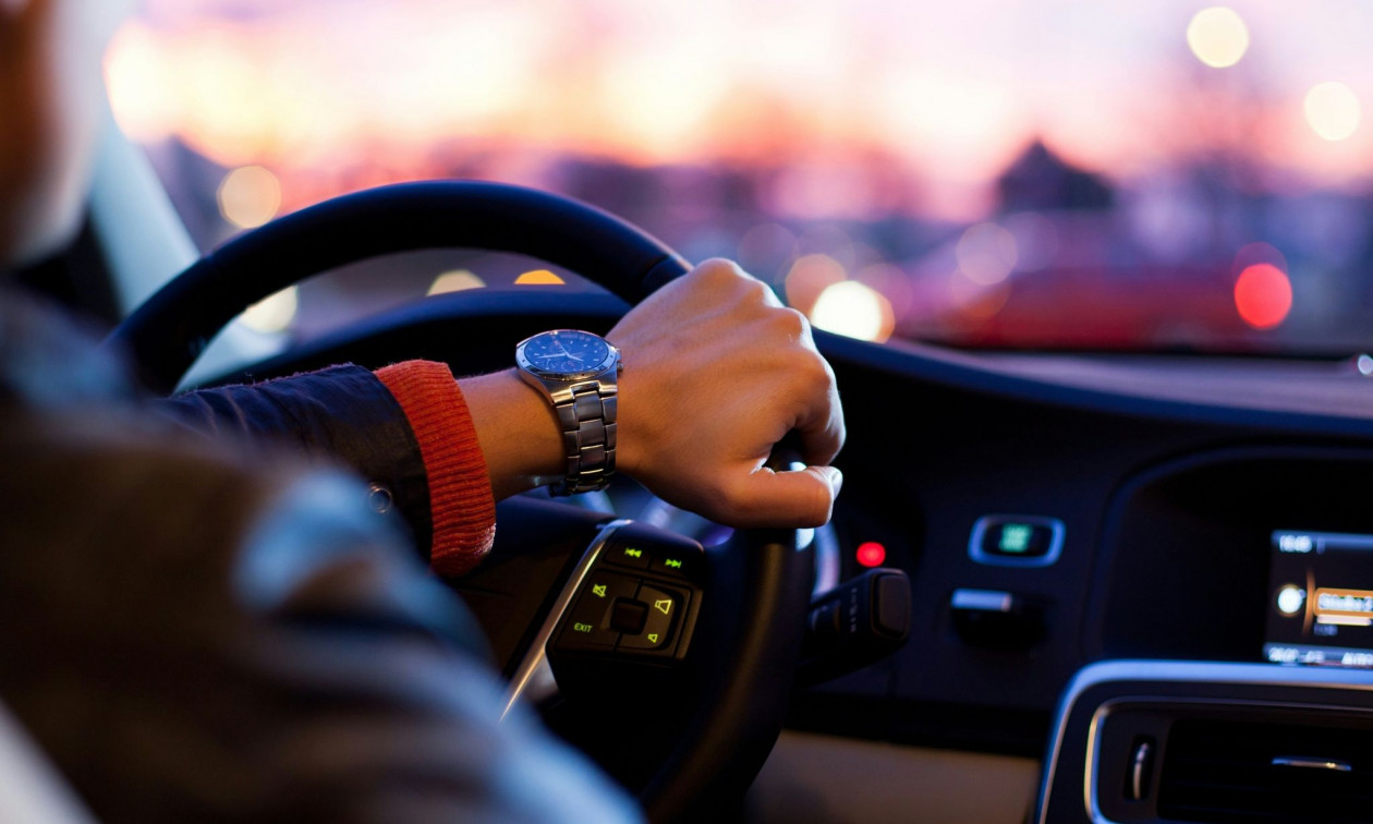 Έλληνες διάσημοι στο μπλοκάκι του ΚΟΚ: Αλκοόλ, ταχύτητα και «γκάζια» για την αποφυγή των ελέγχων