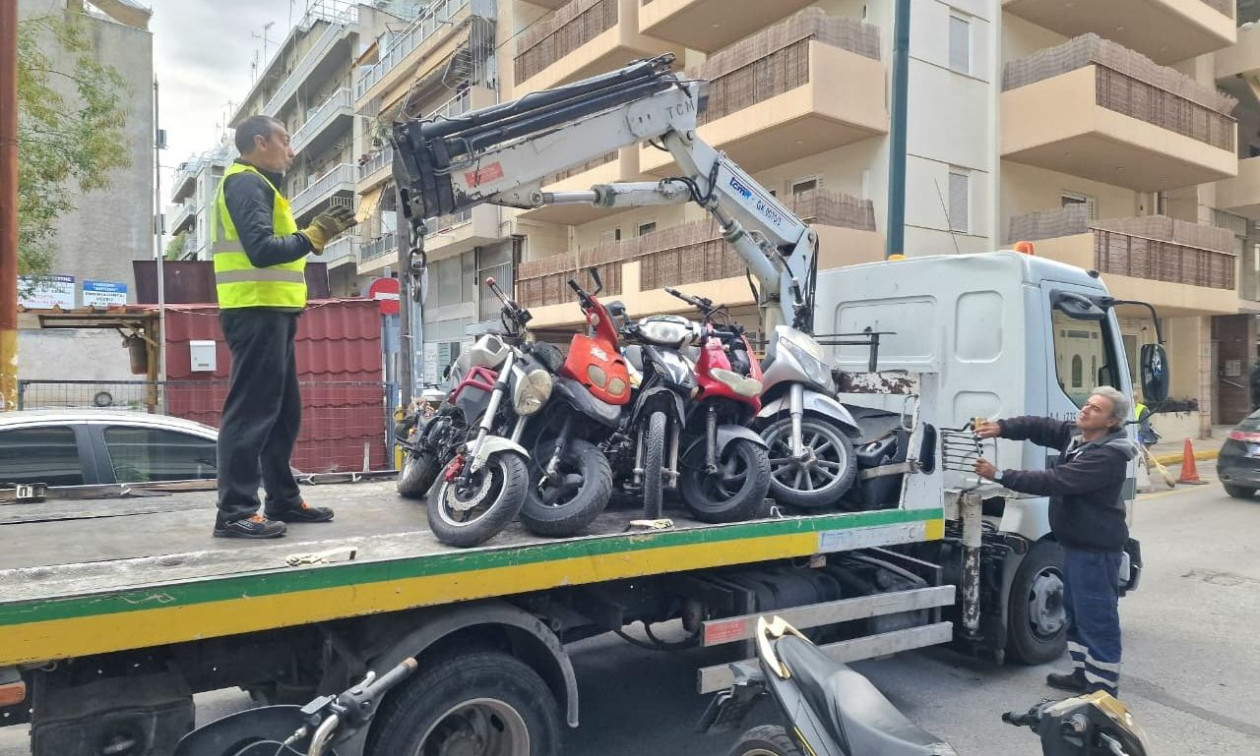 Αθήνα: Ξεκίνησε μεγάλη επιχείρηση απομάκρυνσης εγκαταλελειμμένων δικύκλων
