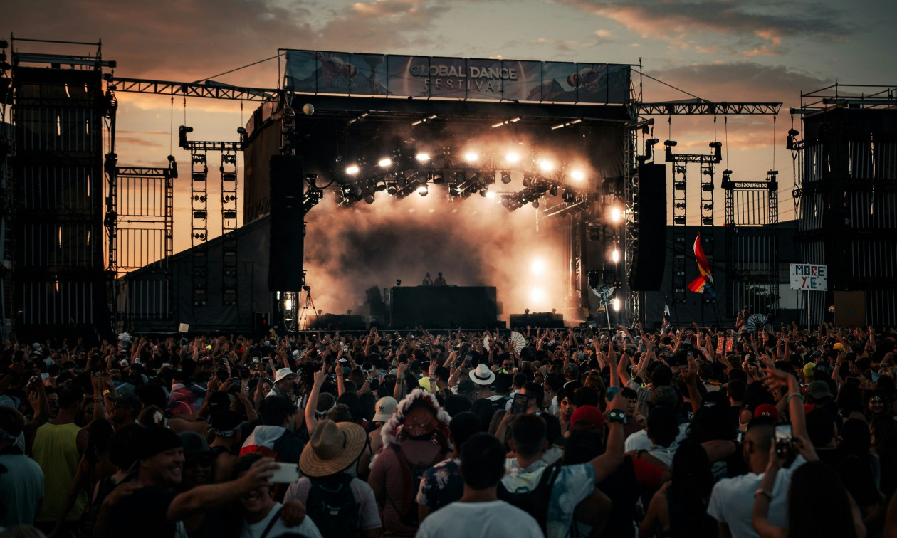 Νέα μελέτη: Οι περισσότεροι άνθρωποι θα προτιμούσαν τις συναυλίες από την ερωτική επαφή