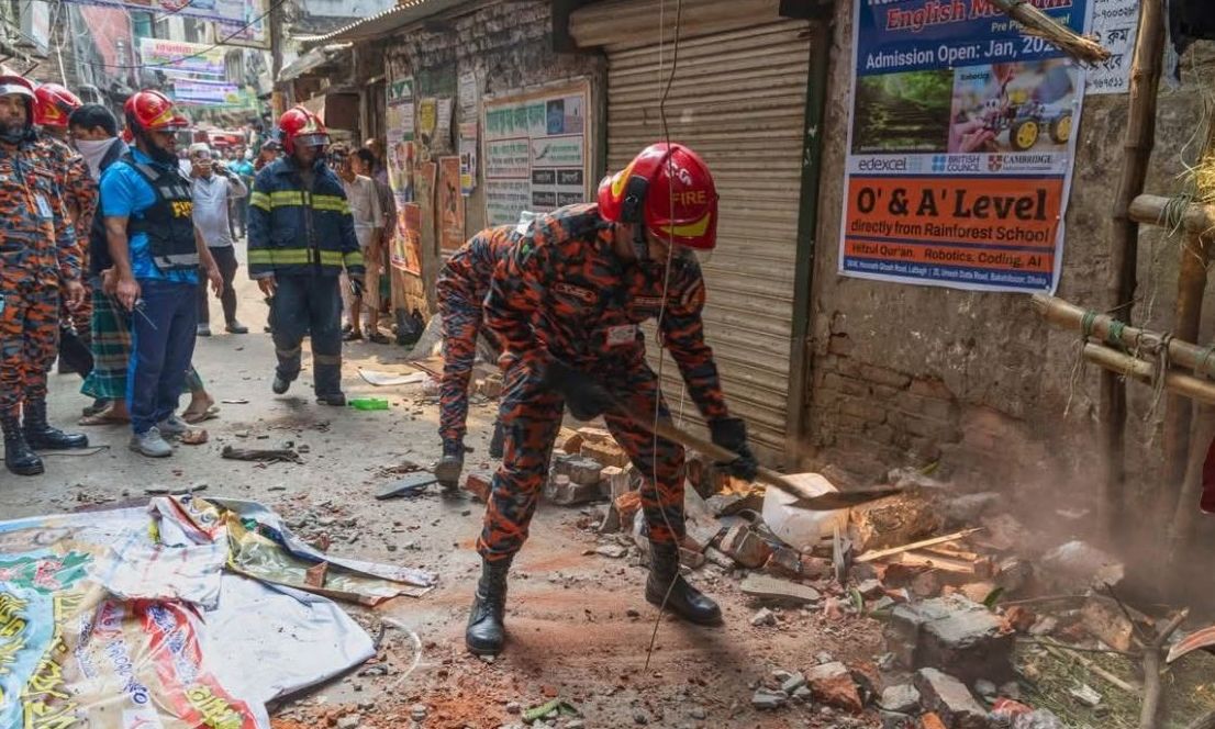 Μπαγκλαντές: Τουλάχιστον 6 νεκροί από σεισμό 5,7 Ρίχτερ – Σκηνές πανικού και μεγάλες ζημιές