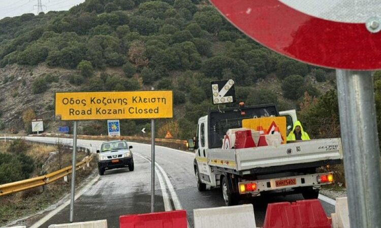 Κακοκαιρία: Διακοπή κυκλοφορίας στον δρόμο Κοζάνης – Λάρισας εξαιτίας πτώσης βράχων