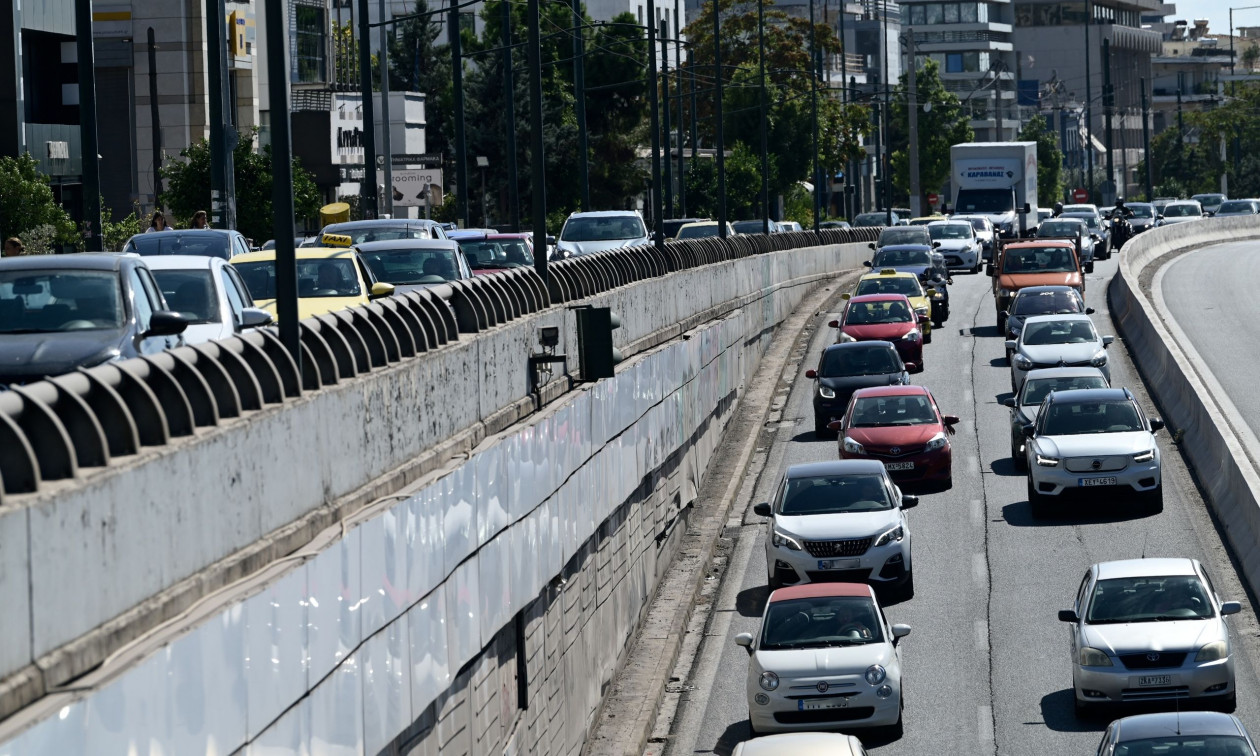 Κίνηση στους δρόμους: Τροχαίο στην Κηφισίας – Μεγάλες καθυστερήσεις από Αμπελόκηπους έως Χαλάνδρι