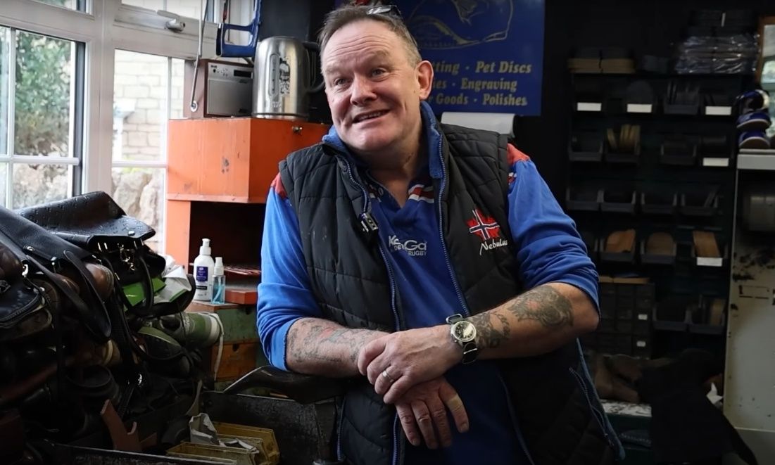 Αγγλία – Στο πλευρό του τσαγκάρη: Μάζεψαν υπογραφές και «έδιωξαν» αλυσίδα σούπερ μάρκετ