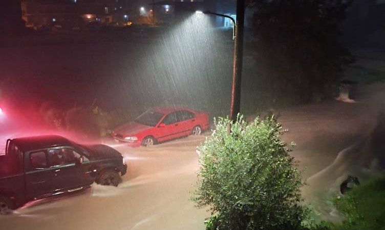 Έντονη κακοκαιρία στη Βόνιτσα: Πλημμυρικά φαινόμενα και προβλήματα στην κυκλοφορία – Βίντεο