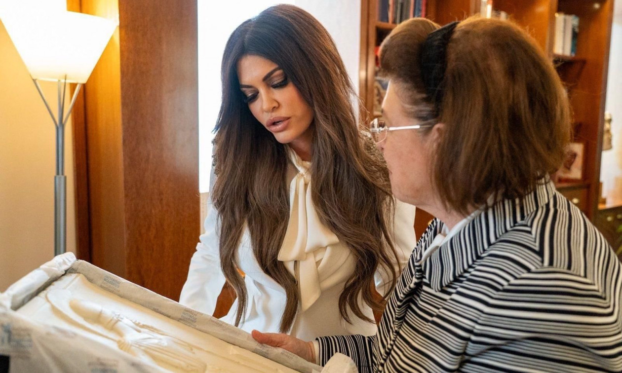 Με τη Μενδώνη συναντήθηκε η Γκίλφοϊλ: «Ανυπομονώ να εμβαθύνω τις πολιτιστικές μας ανταλλαγές»