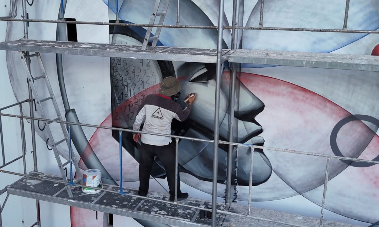 AIVA: Ο μυστηριώδης street artist με τα επιβλητικά γκράφιτι που εμφανίζονται στην Αθήνα