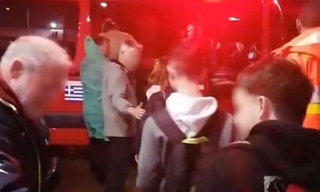Κακοκαιρία στη Δυτική Ελλάδα: Μαθητές έφυγαν από φροντιστήριο με την… Πυροσβεστική – Δείτε βίντεο