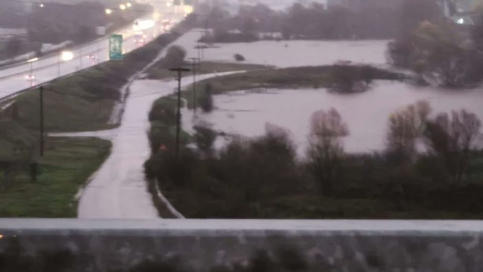 Τζουμέρκα: Δύσκολη νύχτα με εγκλωβισμένους σε ξενοδοχείο – Κλειστοί δρόμοι και κατολισθήσεις