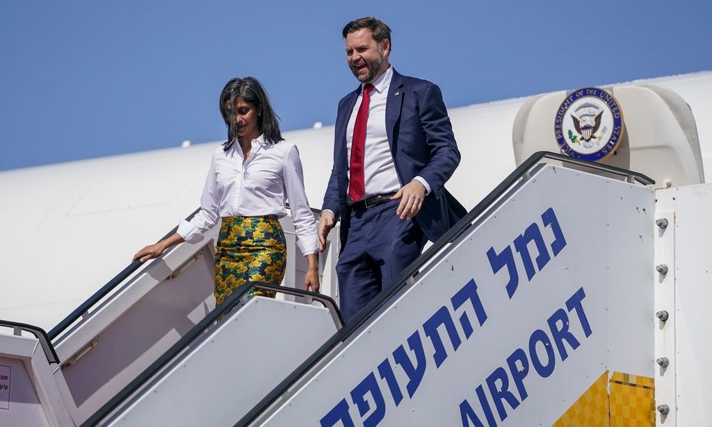 Ψίθυροι για τον γάμο του Βανς- Η κυρία αντιπροέδρου αποχωρίζεται τη βέρα της