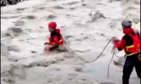 Τζουμέρκα: Δραματικές προσπάθειες της ΕΜΑΚ να βοηθήσουν αποκλεισμένους πολίτες