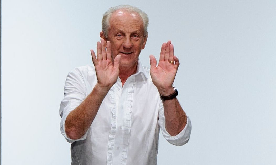 Πέθανε ο Πολ Κοστέλο – Ο σχεδιαστής που έκανε στυλιστικό είδωλο την πριγκίπισσα Νταϊάνα