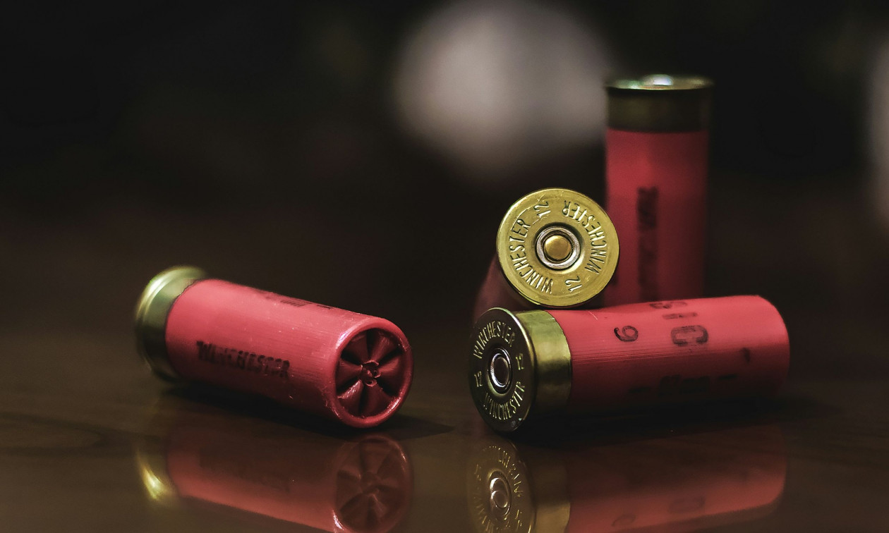 Έρευνα της Metron Analysis: 1 στους 4 Έλληνες θέλει όπλο στο σπίτι