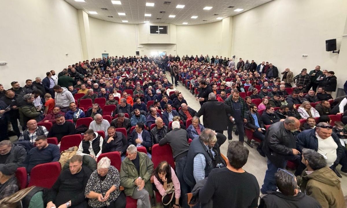 Λάρισα: Σκληρά μπλόκα, κλείσιμο τελωνείων, λιμανιών και αεροδρομίων προαναγγέλλουν οι αγρότες